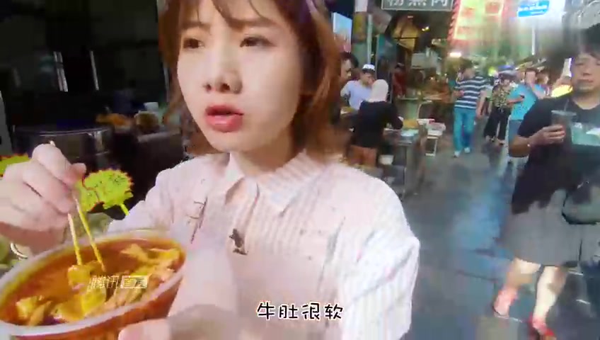 火狐电竞官网_开封红旗幼儿园开展“九九重阳节孝心到永远”升旗仪式(图1) 火狐电竞平台